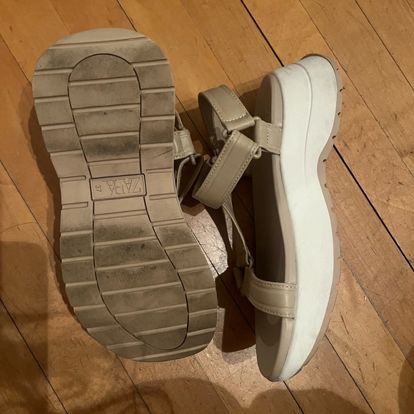 Zara Velcro strap sandals size 37 cream tan worn once - Picture 2 of 3